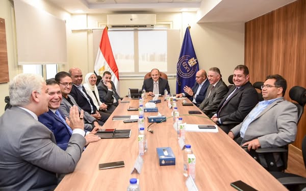 الغمراوي يبحث مع شركتي هيلث فلو وفيكسد مصر آليات تنفيذ مشروع الروشتة الرقمية لدعم الخدمات الصحية