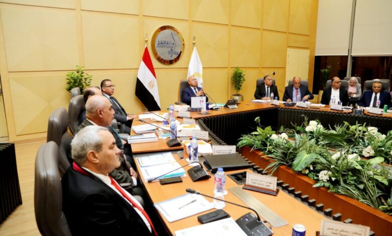 الوزير يترأس اجتماع الجمعية العامة للشركة القابضة لمشروعات الطرق والكباري والنقل البري