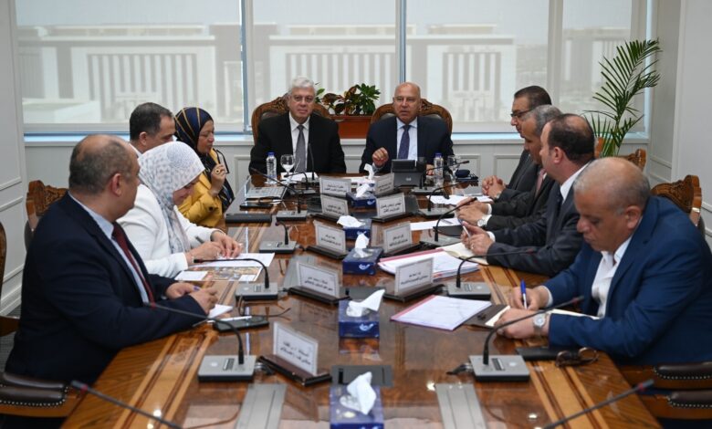 الوزير يعقد اجتماعاً موسعاً مع وزير التعليم العالي والبحث العلمي لمتابعة الخطوات التنفيذية لإنشاء جامعة النقل المصرية