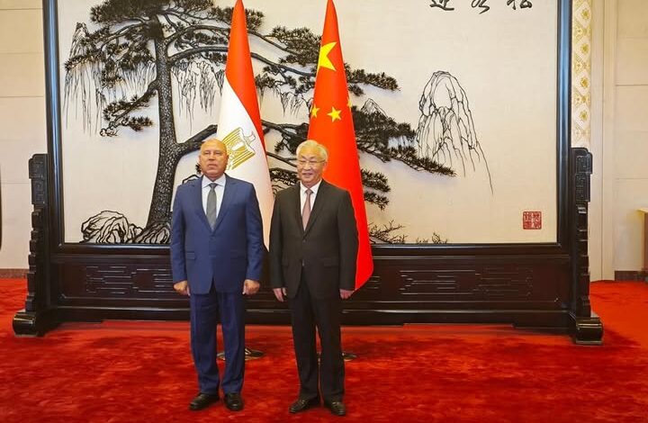 الوزير يلتقي نائب رئيس مجلس الدولة الصيني المختص بقطاعي النقل والصناعة وبحضور وزير الصناعة الصيني