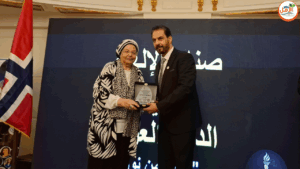 تكريم أ. عائشة عبد الهادي وزيرة القوى العاملة الأسبق