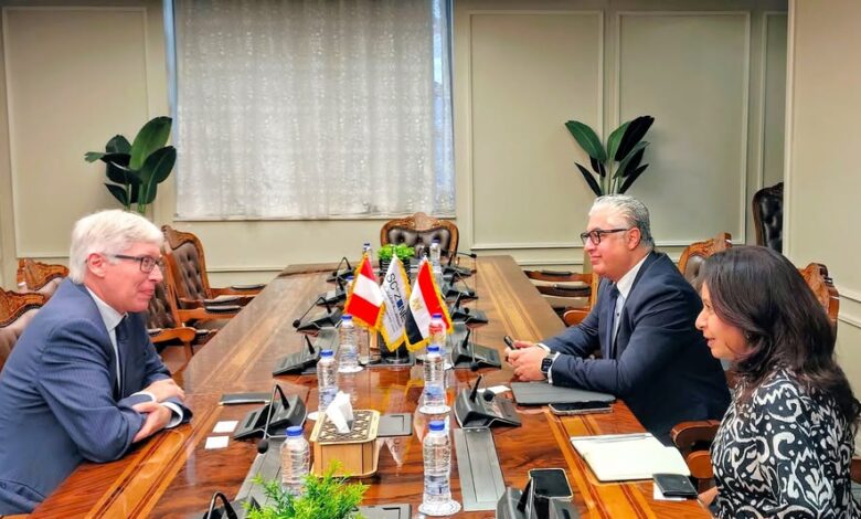 رئيس اقتصادية قناة السويس يستقبل سفير جمهورية بيرو بالقاهرة