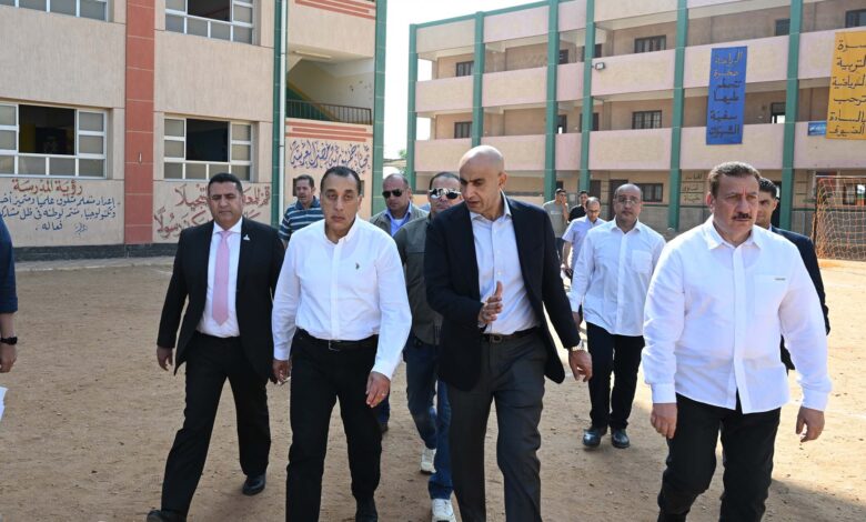 رئيس الوزراء يتفقد مدرسة الشهيد سامح طاحون الابتدائية بقرية شمّا