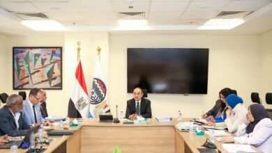 شيمي يجتمع برؤساء شركات "القابضة للسياحة والفنادق" لاستعراض مؤشرات الأداء ومستجدات المشروعات