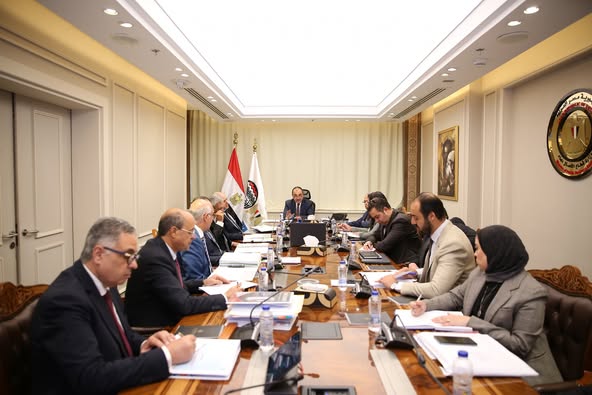 شيمي يعقد اجتماعًا موسعًا مع الرؤساء التنفيذيين للشركات القابضة لمتابعة ملفات العمل وتعزيز الأداء المؤسسي