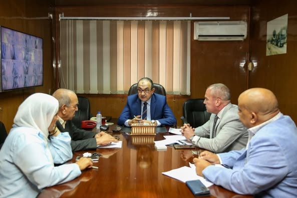 شيمي في زيارة مفاجئة لشركة السد العالي للمشروعات الكهربائية والصناعية "هايديليكو"