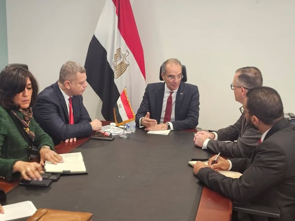 طلعت يبحث مع مسؤولى كبرى الشركات الأمريكية التوسع في استثماراتها في مجال التعهيد في مصر