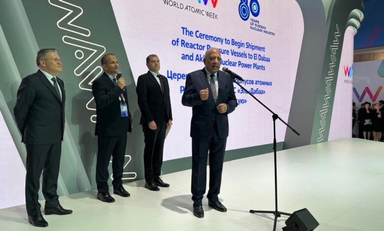 عصمت يشهد مراسم نقل وعاء ضغط المفاعل للوحدة النووية الأولى إلى موقع المحطة النووية بالضبعة