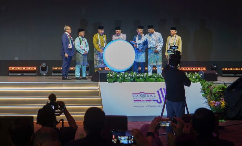 رئيس وزراء ماليزيا يدشن "ميهاس 2025" للحلال العالمي.. ويدعو لتبني الحلال كمنظومة قيم تعزز الاستهلاك الأخلاقي