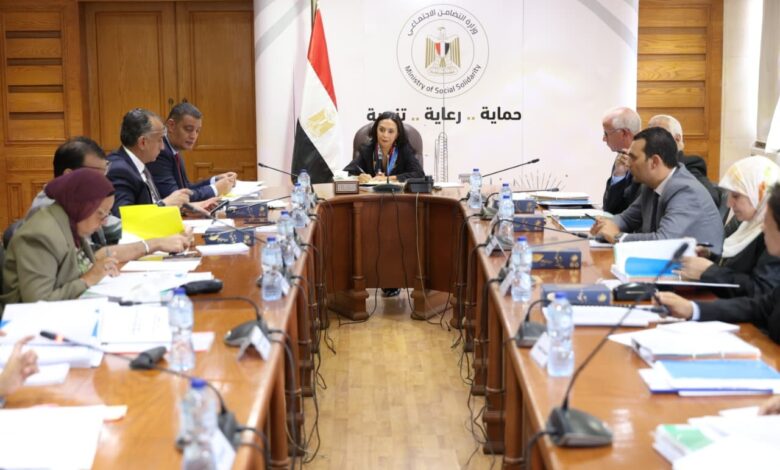 وزيرة التضامن الاجتماعي تترأس اجتماع مجلس أمناء المؤسسة القومية لتنمية الأسرة والمجتمع