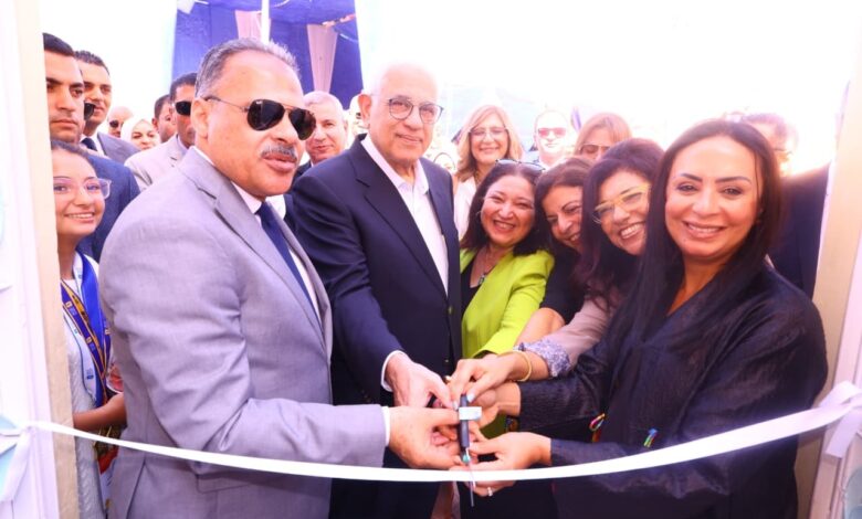 وزيرة التضامن ومحافظ الشرقية يفتتحان منطقة رياض الأطفال بمدرسة السيدة عائشة للتعليم الأساسي