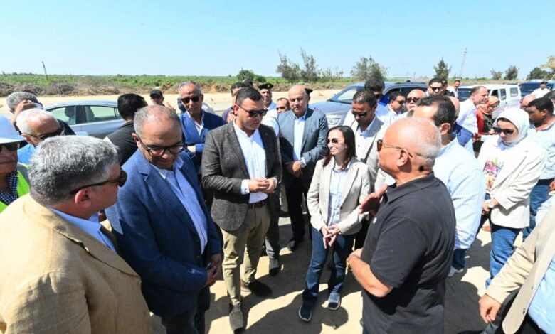 وزير الإسكان ومحافظ البحيرة يتفقدان مشروع ازدواج خط مياه وادي النطرون