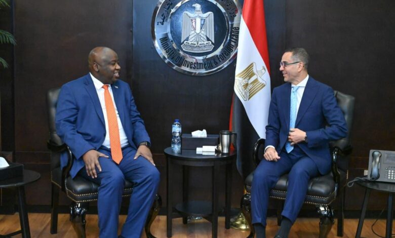 وزير الاستثمار والتجارة الخارجية يستقبل وزير المعادن بدولة السودان الشقيقة