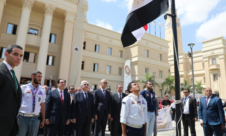 وزير التعليم العالي يبدأ العام الجامعي بتفقد جامعة القاهرة الأهلية ويطمئن على انتظام الدراسة بها