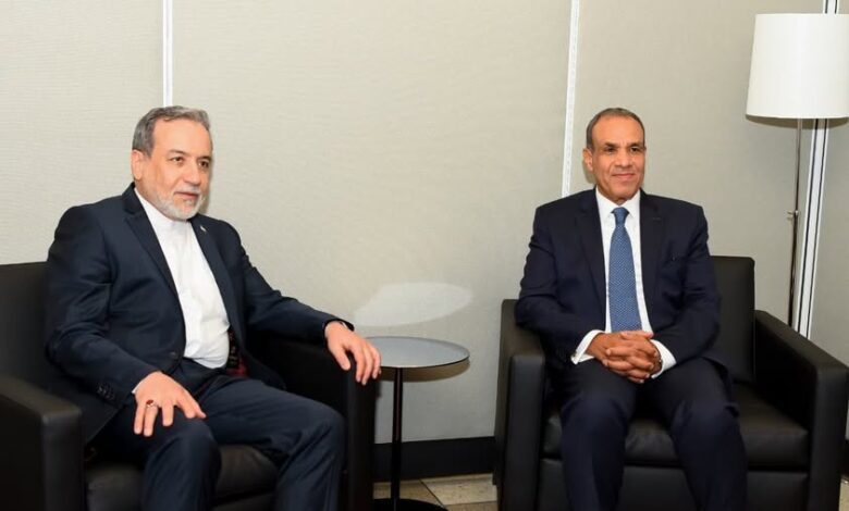 وزير الخارجية يلتقي مع نظيره الإيراني على هامش أعمال الجمعية العامة للأمم المتحدة