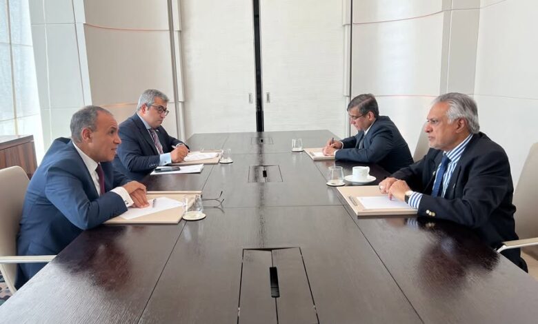 وزير الخارجية يلتقي مع نظيره الباكستاني فى الدوحة