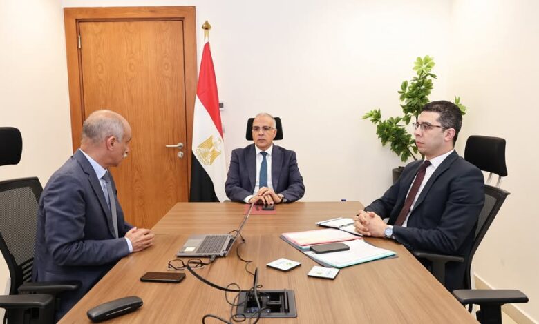 وزير الري يتابع أعمال تطوير برامج الرصد والمراقبة والتشغيل بالسد العالي