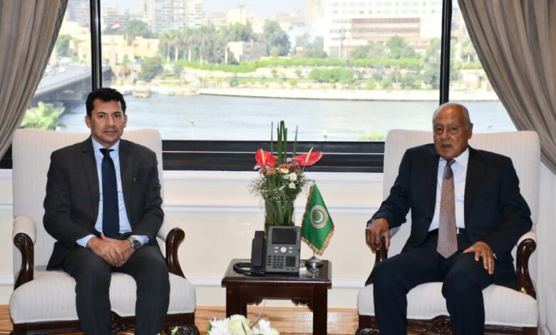وزير الشباب والرياضة يلتقي الأمين العام لجامعة الدول العربية دعماً للعمل العربي المشترك