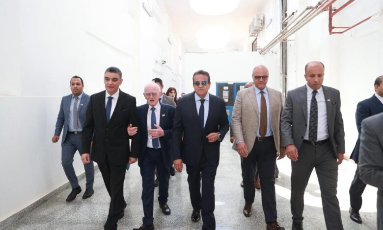 وزير الصحة يشهد التشغيل التجريبي لخط إنتاج فلاتر الغسيل الكلوي بمصنع إشتيو لايف ساينس