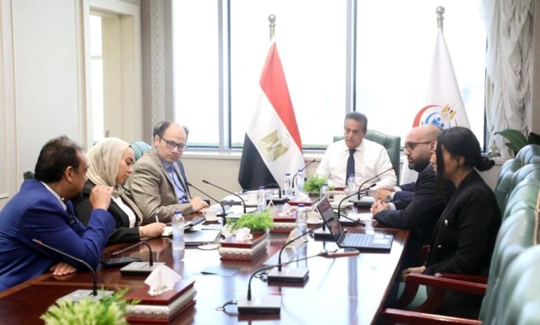 وزير الصحة يعقد اجتماعاً لمتابعة مستجدات منظومة الرعايات والحضانات والطوارئ وخطط التوسع بها