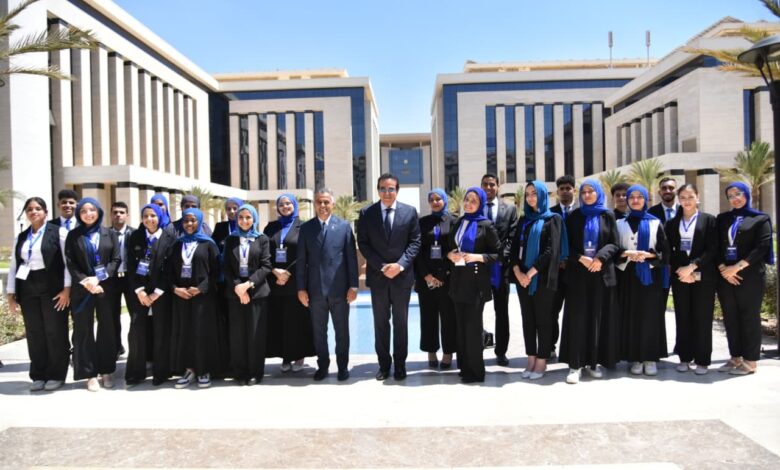 وزير الصحة يلتقي رئيس مؤسسة شباب القادة لمناقشة تأهيل طلاب المدارس للقيادة