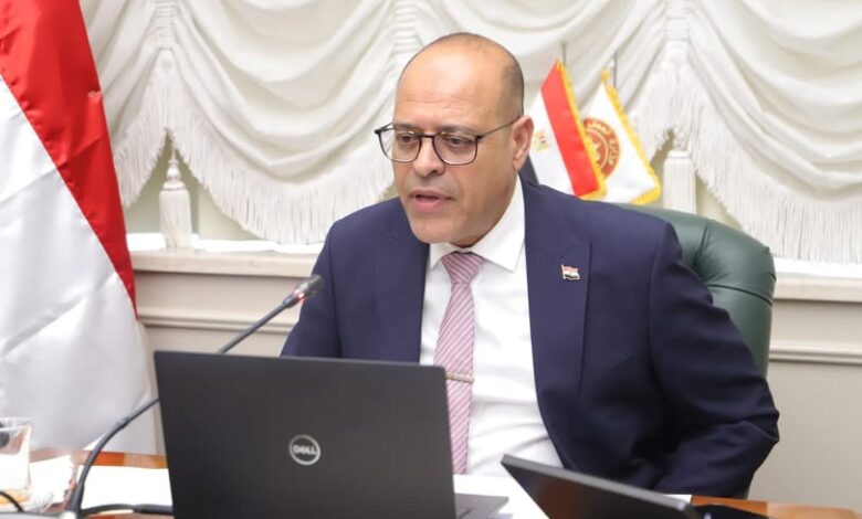 وزير العمل الخميس المقبل إجازة رسمية مدفوعة الأجر للعاملين بالقطاع الخاص