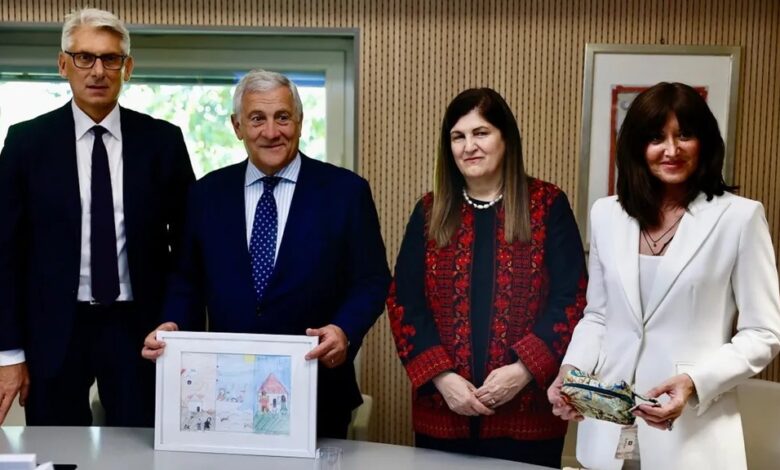 وزير خارجية إيطاليا يؤكد لنظيرته الفلسطينية دعم بلاده لحل الدولتين