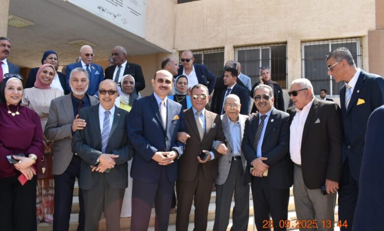 عزب يستقبل اساتذة كليات علوم الرياضة ووفد قطاع علوم الرياضة بالمجلس الأعلى للجامعات