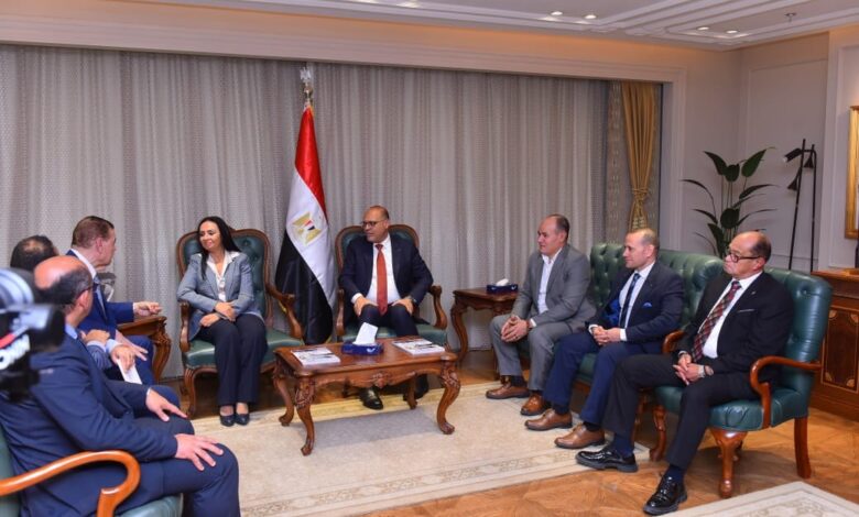  إدارة شركة نايل لينين جروب للنسيج أكدت امتثالها للشروط الواجب توافرها في بيئة العمل