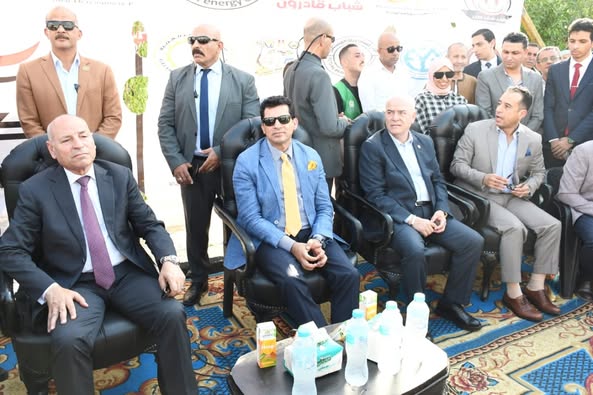 وزير الشباب ومحافظ القاهرة يدشنان بداية المبادرة بالمطرية