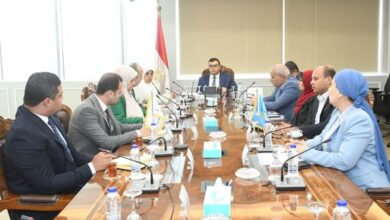 الشربيني يتابع الاشتراطات والضوابط والمعايير الخاصة بالإعلانات على الطرق العامة والمحاور وتعظيم الاستفادة منها