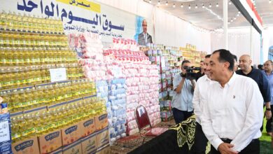 رئيس الوزراء يتفقد سوق اليوم الواحد للسلع الغذائية بأشمون