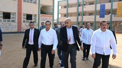 رئيس الوزراء يتفقد مدرسة الشهيد سامح طاحون الابتدائية بقرية شمّا