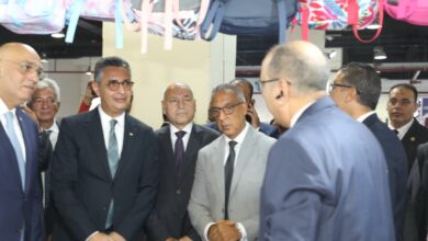 محافظ القاهرة يفتتح معرض أهلاً مدارس بأرض المعارض بمدينة نصر