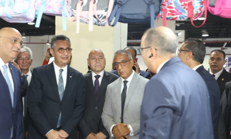 محافظ القاهرة يفتتح معرض أهلاً مدارس بأرض المعارض بمدينة نصر
