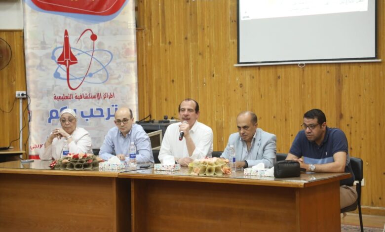 نائب وزير الصحة يعقد اجتماعًا مع مديري المنشآت الصحية بالوادي الجديد