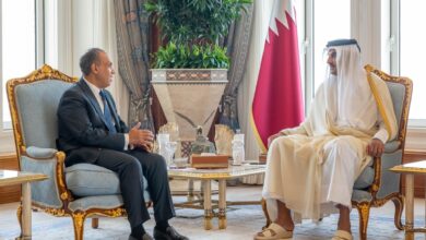 وزير الخارجية ينقل رسالة تضامن ودعم من فخامة الرئيس إلى أمير دولة قطر الشقيقة