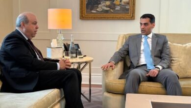 وزير الطيران المدني يلتقي وزير النقل والمواصلات القطرى لتعزيز التعاون المصرى - القطرى