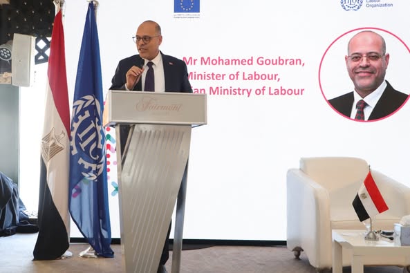 وزير العمل يلقى كلمة في مائدة مستديرة عن التوظيف العادل