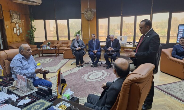 وزير الكهرباء والطاقة المتجددة يتابع مستجدات تنفيذ مشروعات توطين صناعة بطاريات أيون الليثيوم والخلايا الكهروضوئية