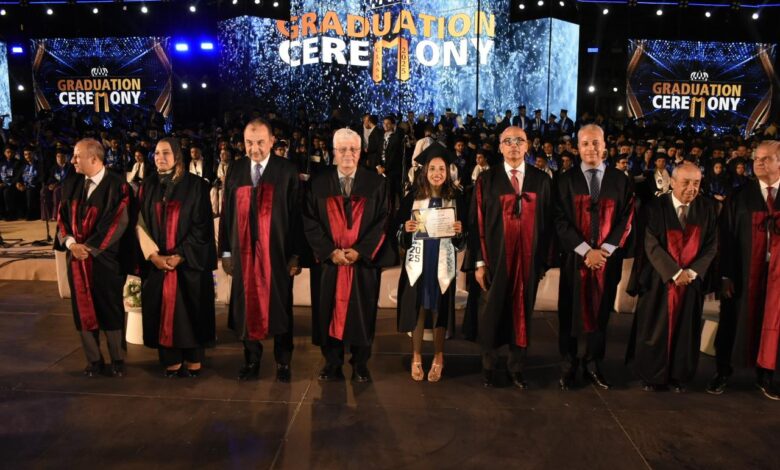 وزيرا التعليم العالي وقطاع الأعمال العام ورئيس جامعة عين شمس يشهدون حفل تخرج الدفعة (71) بكلية الهندسة جامعة عين شمس