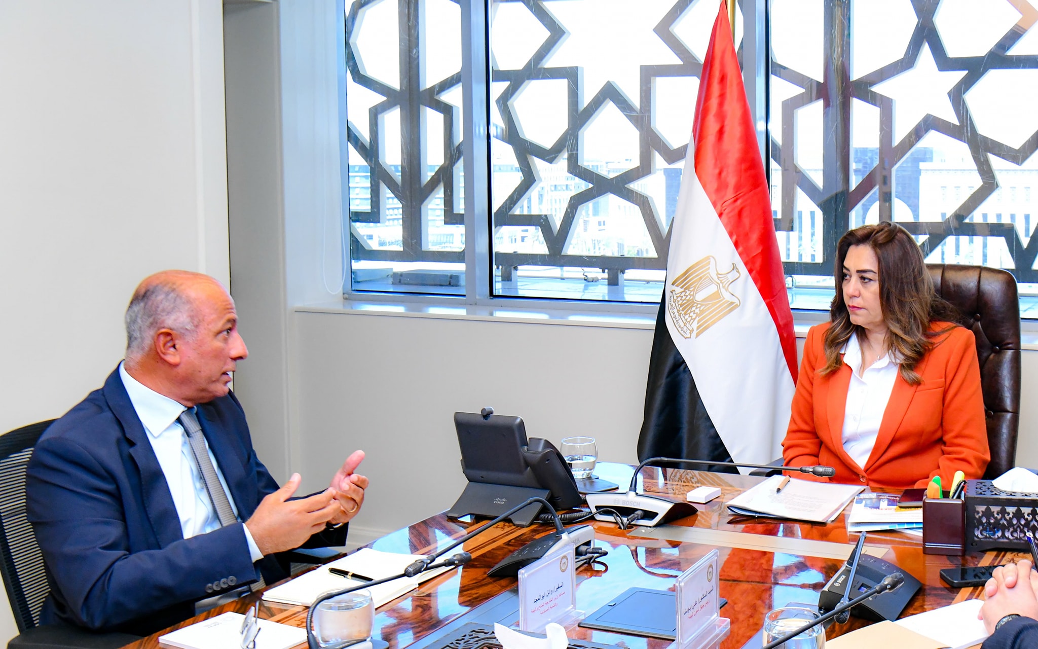 وزيرة التنمية المحلية والقائم بأعمال وزير البيئة تعقد اجتماعًا تنسيقيًا مع مساعد وزير الخارجية لشئون المناخ و البيئة والتنمية المستدامة