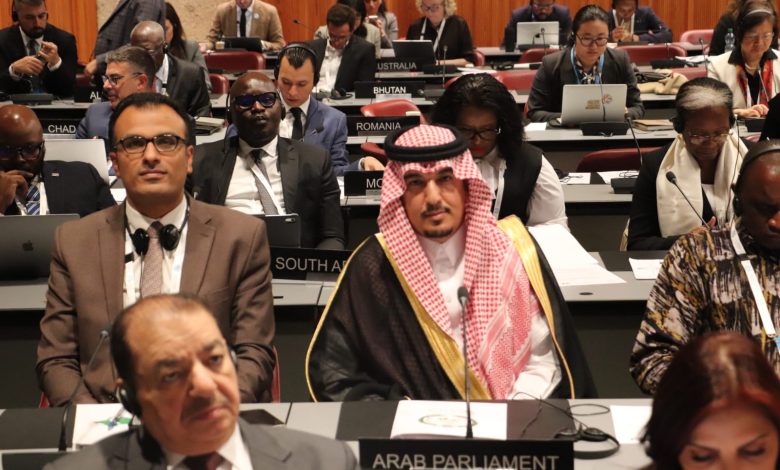 البرلمان العربي يؤكد على ضرورة حماية الأطفال من التبني غير القانوني تطبيقاً للاستراتيجيات الوطنية لحقوق الإنسان