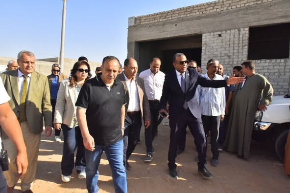 رئيس تنمية الصعيد ومحافظ أسيوط يقومان بجولة ميدانية موسعة لمتابعة المشروعات التنموية التي تنفذها الهيئة على أرض المحافظة