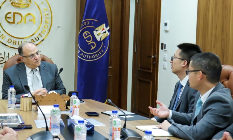 الغمراوي يبحث مع ممثلي هواوي مصر سبل تعزيز التحول الرقمي ودعم المنظومة الدوائية