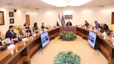 د. عمرو طلعت يجتمع بأعضاء لجنة حماية حقوق مستخدمى الاتصالات