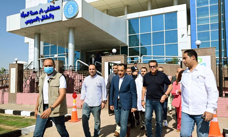 رئيس الوزراء يتفقد مستشفى دار صحة المرأة والطفل