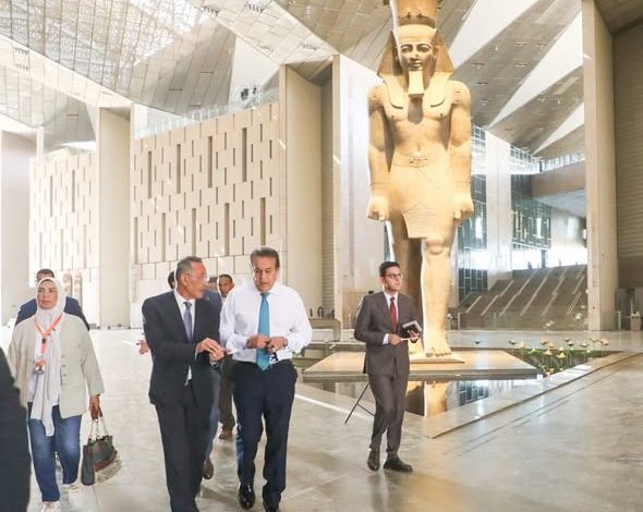 عبد الغفار يؤكد جاهزية وزارة الصحة لتأمين افتتاح المتحف المصري الكبير بأعلى معايير الرعاية الطبية