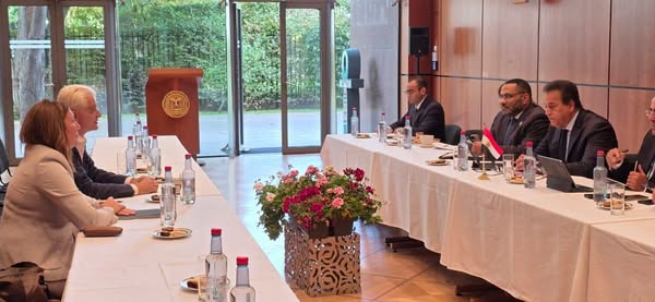 عبد الغفار يبحث مع «سيمنز هيلثينيرز» تعزيز التعاون في تطوير البنية التحتية الصحية والتحول الرقمي