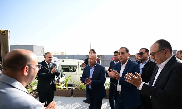 رئيس الوزراء يفتتح مصنع "بونالو للصناعات البلاستيكية والخشبية"